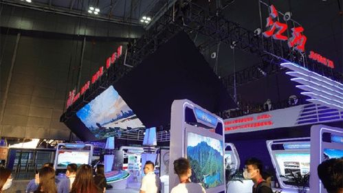 探館中非經(jīng)貿(mào)博覽會 商品琳瑯滿目，展覽精彩紛呈